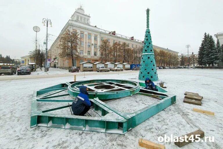Температурные качели ускорили разбор ледового городка в Кургане