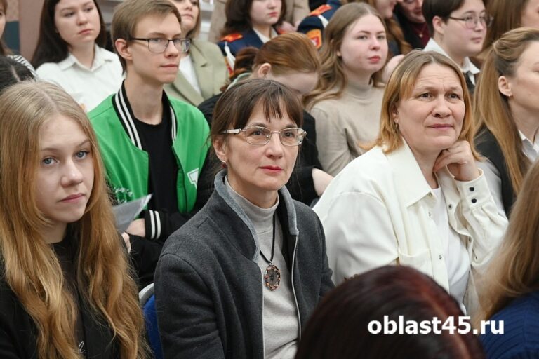 Ученые объяснили редкость зеленых глаз