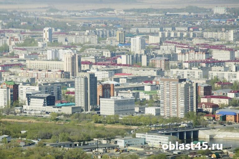 «Музыкальный» фонтан заработал на Троицкой площади в Кургане
