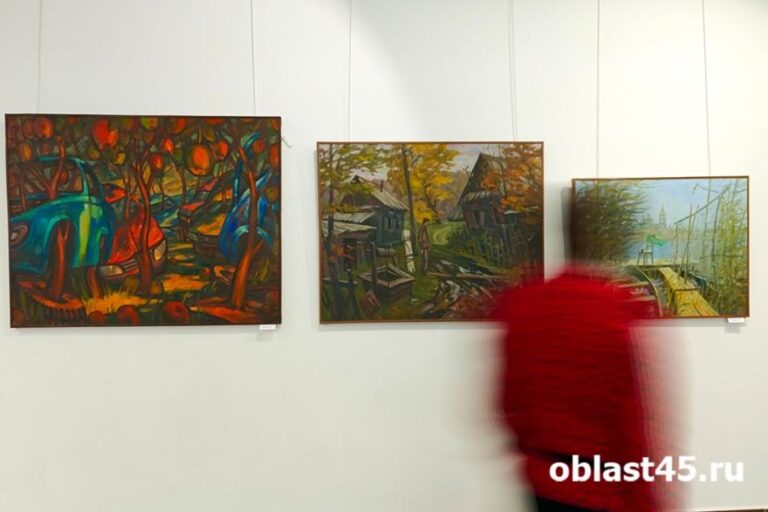 Выставка Ирины Арослановой открылась в Курганском доме народного творчества